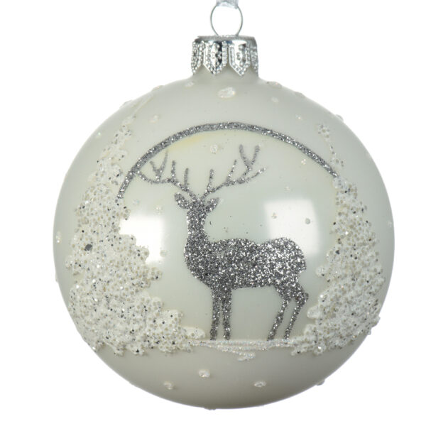 كرة زجاجية فضية وبيضاء