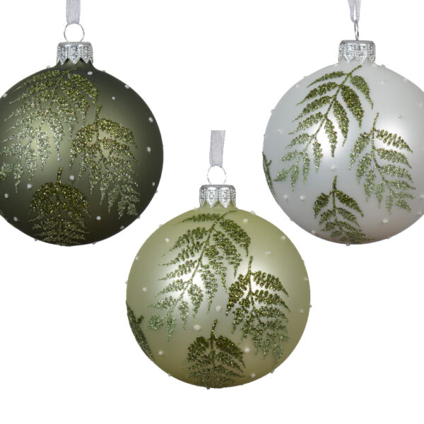 كرة زجاجية لعيد الميلاد