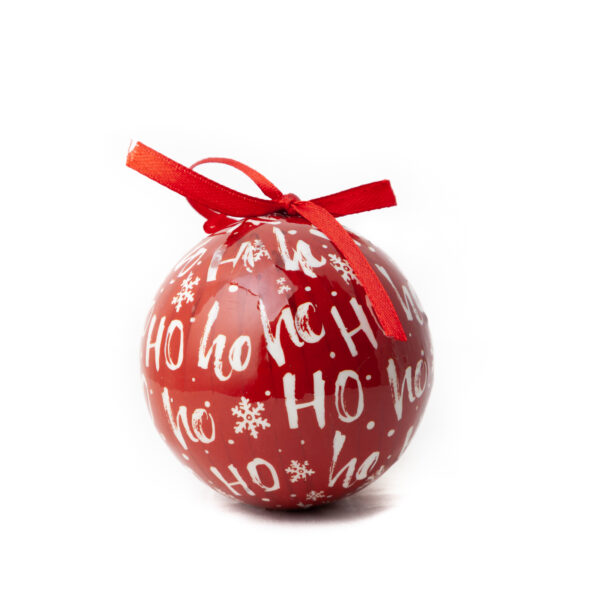 كرة حمراء مع كتابات