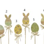 קישוט פסחא על פסגת עץ